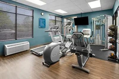 a gym with several treadmills and cardio machines at Hampton Inn Cleveland-Airport/Tiedeman Road in Brooklyn