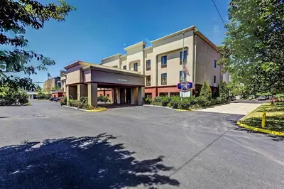 an empty street in front of a building at Hampton Inn Columbus I-70E/Hamilton Road in Columbus