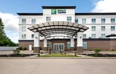 an office building with a sign on it at Holiday Inn Express Richmond by IHG in Richmond