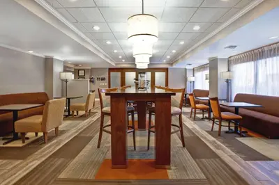 a dining room with tables and chairs at Hampton Inn Fort Wayne-Southwest in Fort Wayne