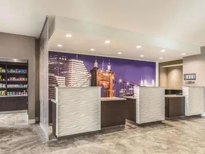 a bar with two white chairs in a room at La Quinta by Wyndham Cincinnati Sharonville in Sharonville