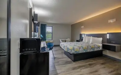 a hotel room with a bed and a tv at Motel 6 - Franklin, OH in Franklin