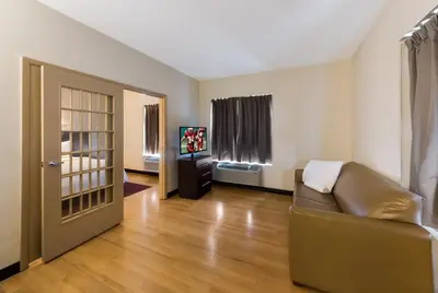 a living room with a couch and a television at Red Roof Inn PLUS+ Columbus Downtown - Convention Center in Columbus