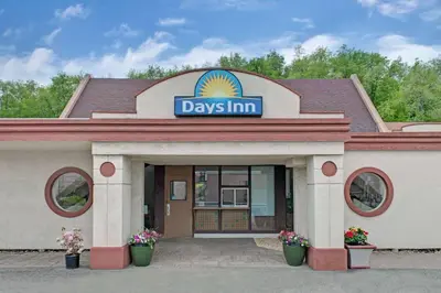 a days inn sign on top of a building at Days Inn by Wyndham Washington in Washington