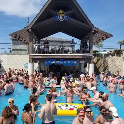 Grand Islander Hotel