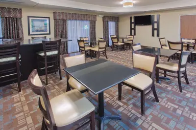 a restaurant with tables and chairs in a room at La Quinta by Wyndham Columbus - Grove City in Grove City