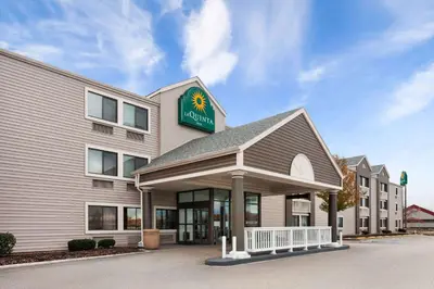 a hotel building with a sign on top of it at La Quinta Inn by Wyndham Cleveland Independence in Independence
