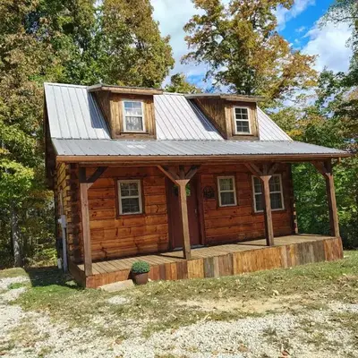 The Hampton - An Amish Built Deluxe Log Cabin