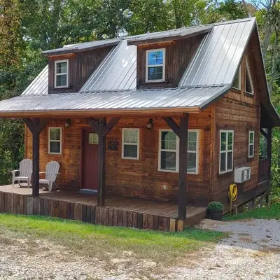 The Frontier - An Amish Built Deluxe Cabin