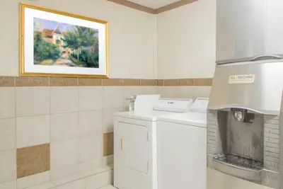 a laundry room with a washer and dryer at Travelodge by Wyndham Mansfield in Mansfield