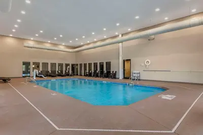a large swimming pool in a large room at Comfort Suites Fort Wayne - Southwest in Fort Wayne