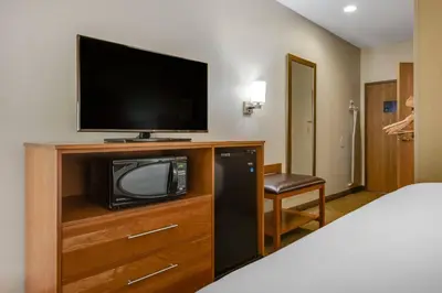a hotel room with a television on a dresser at Comfort Inn Millersburg in Millersburg
