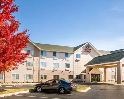 a car parked in front of a hotel at Comfort Suites Columbus West - Hilliard in Columbus