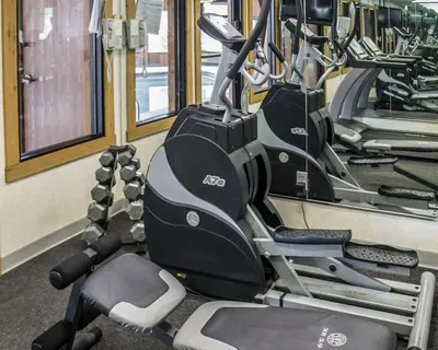 a row of exercise machines in a gym at Quality Inn East Liverpool - Calcutta in East Liverpool