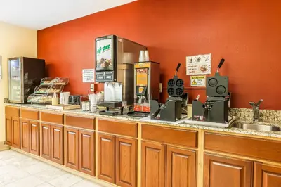 a kitchen with a counter with aasteryasteryasteryasteryasteryasteryasteryasteryastery at Quality Inn Jackson in Jackson
