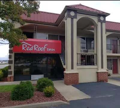 a red roof inn sign in front of a building at Red Roof Inn Wheelersburg in Wheelersburg