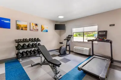 a fitness room with a treadmill and a gym at Comfort Inn River's Edge in Huron