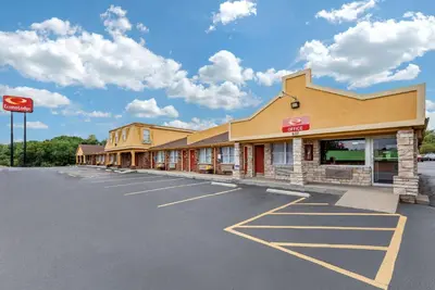 a large parking lot in front of a store at Econo Lodge Erlanger - Cincinnati Airport in Erlanger