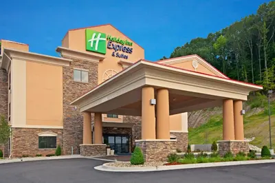 a front view of a holiday inn express hotel at Holiday Inn Express & Suites Ripley by IHG in Ripley