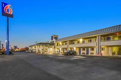 a building with a car parked in front of it at Motel 6-North Ridgeville, OH - Cleveland Intl Airport - N Ridgeville in North Ridgeville