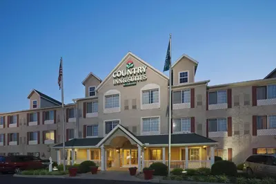 a hotel with a sign on the front of it at Country Inn & Suites by Radisson, Columbus Airport, OH in Columbus