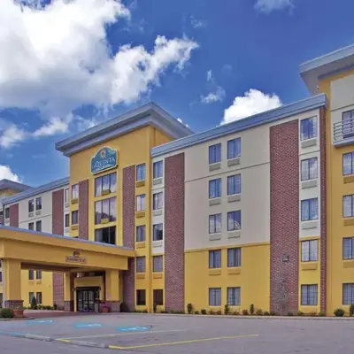 La Quinta by Wyndham Elkview - Charleston NE