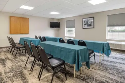 a conference room with blue tables and chairs at Best Western Mason Inn in Mason