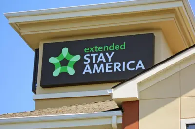 an extended stay america sign on the side of a building at Extended Stay America Suites - Cincinnati - Blue Ash - Kenwood Road in Blue Ash