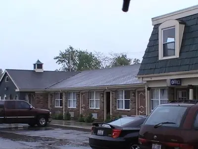 a building with cars parked in front of it at Hometown Inn Galion in Galion