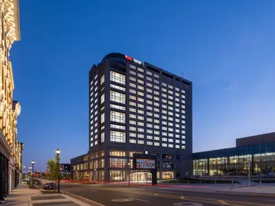 a tall building with many windows on a city street at Hilton Garden Inn Toledo Downtown in Toledo