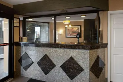 a bar in a restaurant with a counter top at Best Western Executive Inn in Grove City