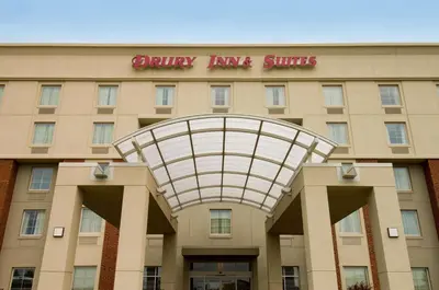 a hotel with a sign on the front of it at Drury Inn & Suites Middletown Franklin in Middletown