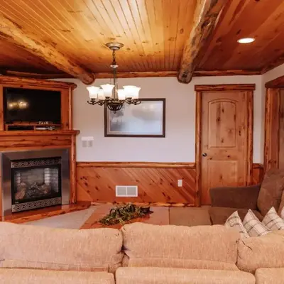 Sojourner's Lodge & Log Cabin Suites
