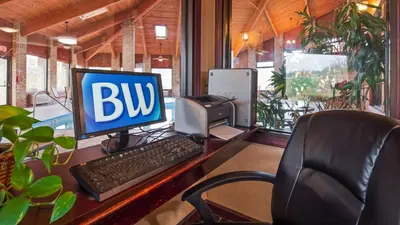 a desk with a computer monitor and a keyboard at Best Western Richland Inn Mansfield in Mansfield