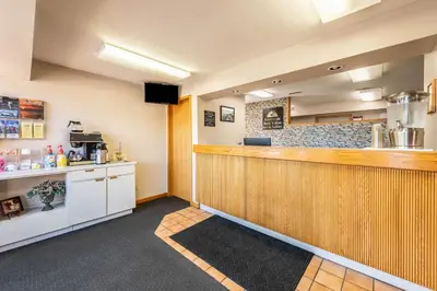 a bar in a restaurant with a counter at Americas Best Value Inn St. Marys in Saint Marys