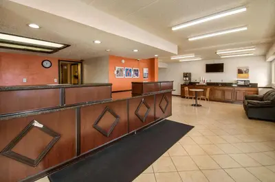 a large lobby with a waiting area and a waiting room at Motel 6-Grove City, OH in Grove City