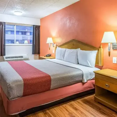 Motel 6-Grove City