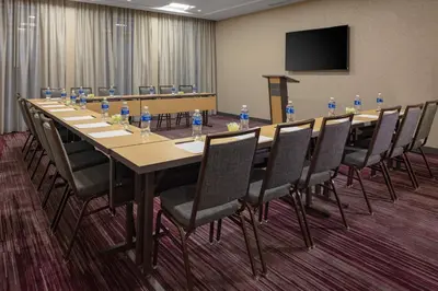a large conference room with a long table and chairs at Courtyard Cincinnati Mason in Mason