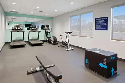 a gym with treadmills and cardio equipment in a room at Tru By Hilton Sharonville, OH in Cincinnati