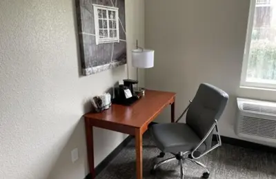 a desk with a chair and a lamp in a room at Best Western Lexington Inn in Lexington
