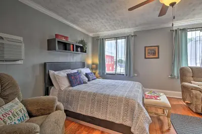 a bedroom with a bed and a couch and a chair at 2 Mi to Ark Encounter Updated Williamstown Apt! in Williamstown