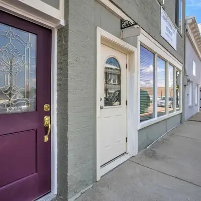 Modern Studio Apartment in Central Williamstown!