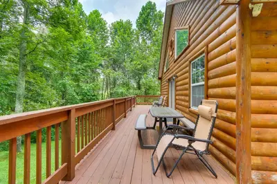 Gallery image of Rustic Cabin with Hot Tub - 7 Miles to Hocking Hills in Logan