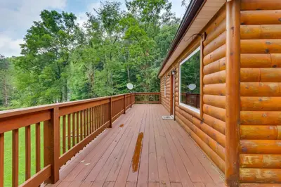 Gallery image of Rustic Cabin with Hot Tub - 7 Miles to Hocking Hills in Logan