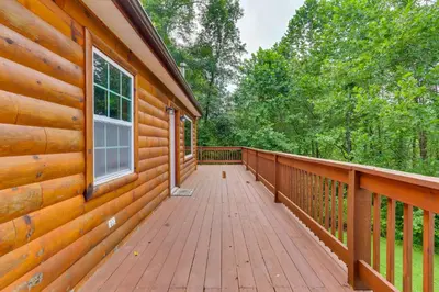 Gallery image of Rustic Cabin with Hot Tub - 7 Miles to Hocking Hills in Logan