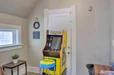 a room with a video game machine and a stool at Port Clinton Getaway - Walk to Beach and Restaurants in Port Clinton