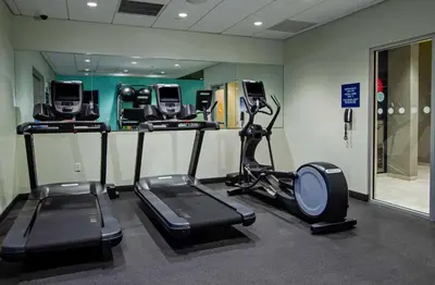 a gym with two treadmills and a treadmill at Tru By Hilton Columbus Airport in Columbus