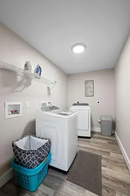 a laundry room with two washing machines and a rug at Fishing & Skate Park, 10 mins to Ark, Sleeps 14 in Dry Ridge