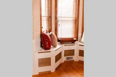 a room with a window with blinds at Homestead at Millsite Lodge in Sandusky