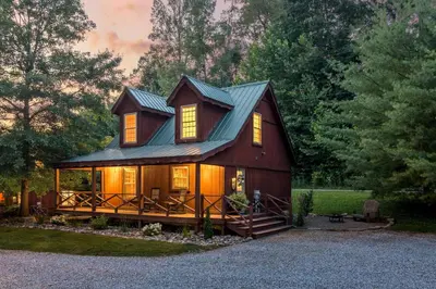 a small house with a gambrel roof at White Pine . Trailside Lodging in Millersburg